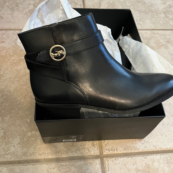 NIB Coach Women’s Debi leather bootie - Picture 1 of 5